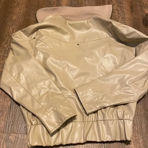 Brown leather jacket - Picture 3 of 3